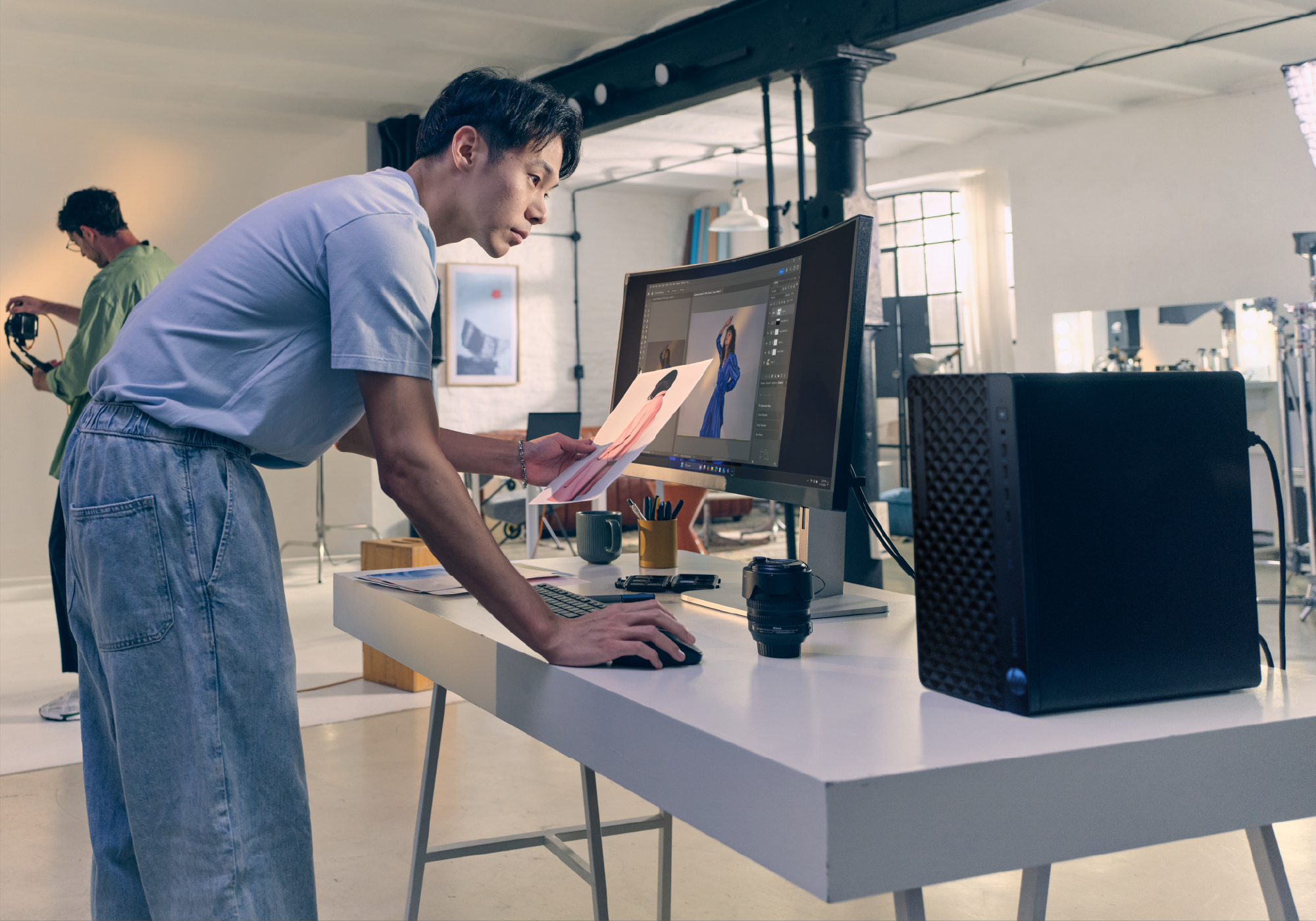 Young man in a photo studio using an HP desktop.